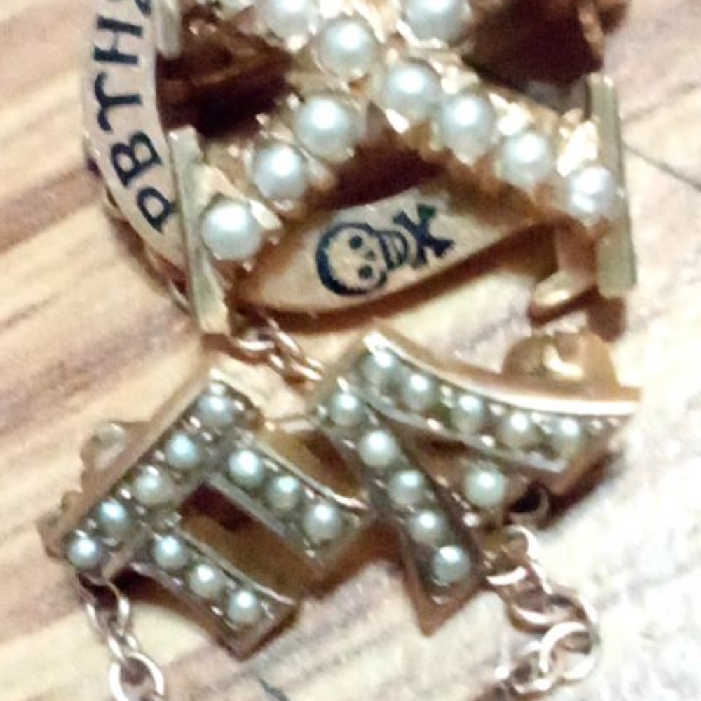 Vintage 1942: Chi Omega sorority pendant